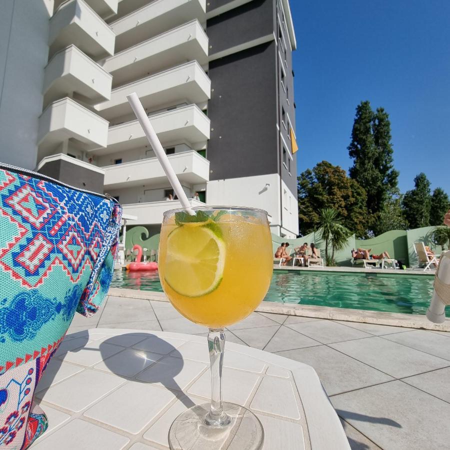 Nero D'Avorio Apartments Rimini Kültér fotó