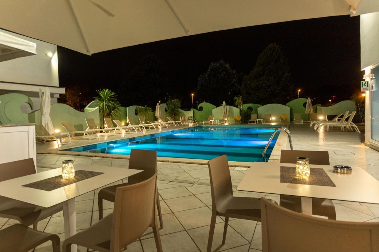 Nero D'Avorio Apartments Rimini Kültér fotó